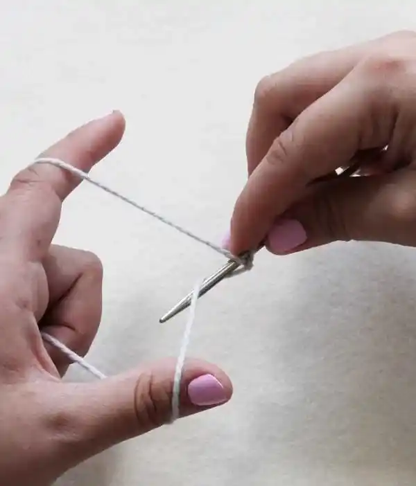 Удобный эластичный набор петель с дополнительной нитью для вязания по кругу